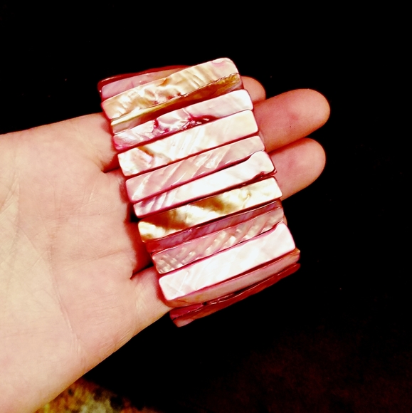 Pink iridescent shell bracelet - Picture 1 of 4
